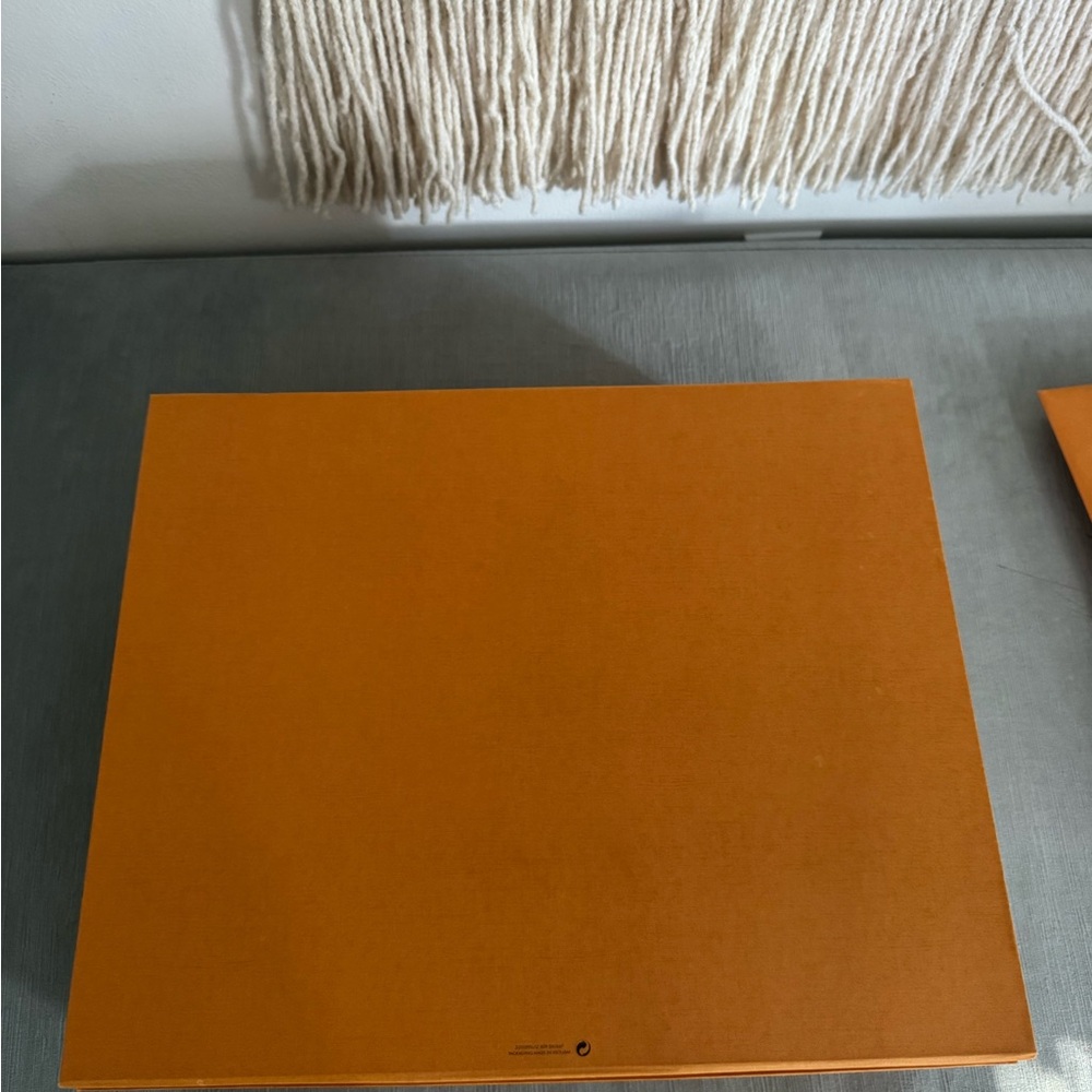 Louis Vuitton Signature Orange Box - Picture 6 of 7